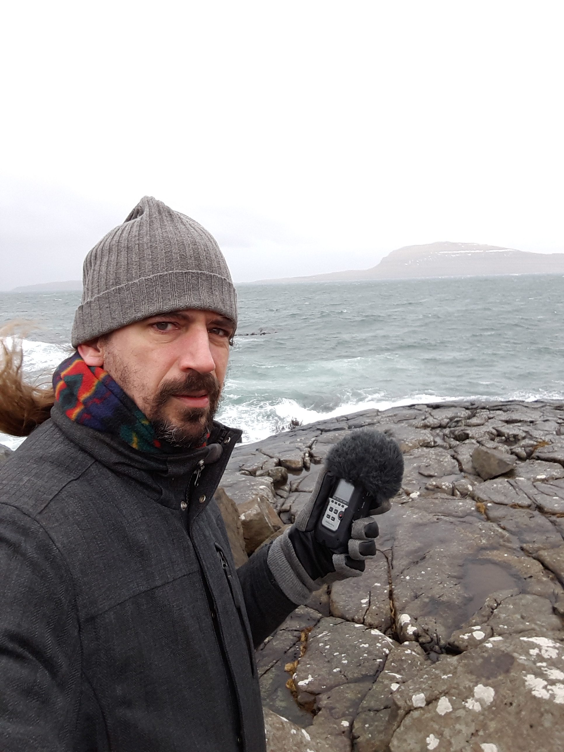 A picture of Andreas Bennetzen recording the sound of the atlantic ocean on Faroe Islands for his upcoming album The Vibration